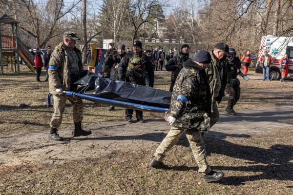 Πόλεμος στην Ουκρανία: Το χιόνι που λιώνει αποκαλύπτει χιλιάδες πτώματα Ρώσων στρατιωτών