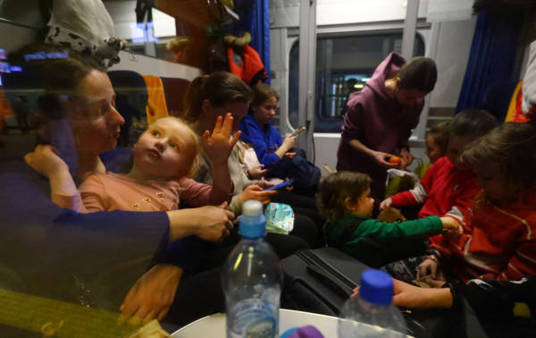 Ουκρανία: Η ΕΕ θα προσφέρει εμβόλια στα εκατομμύρια προσφύγων – Ιατρικοί έλεγχοι στα σύνορα