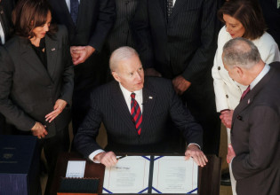 Τζο Μπάιντεν: Βοήθεια 13,6 δισ. δολαρίων από τις ΗΠΑ στην Ουκρανία