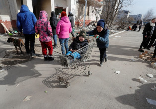 Μαριούπολη: Συγκλονιστική μαρτυρία – Τρία παιδιά πέθαναν από αφυδάτωση