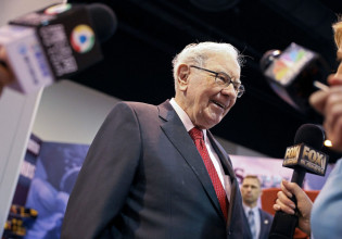 Γουόρεν Μπάφετ: Ο «γκουρού» των επενδύσεων αποκαλύπτει το μυστικό για να αυξήσετε κατά 50% το εισόδημα σας