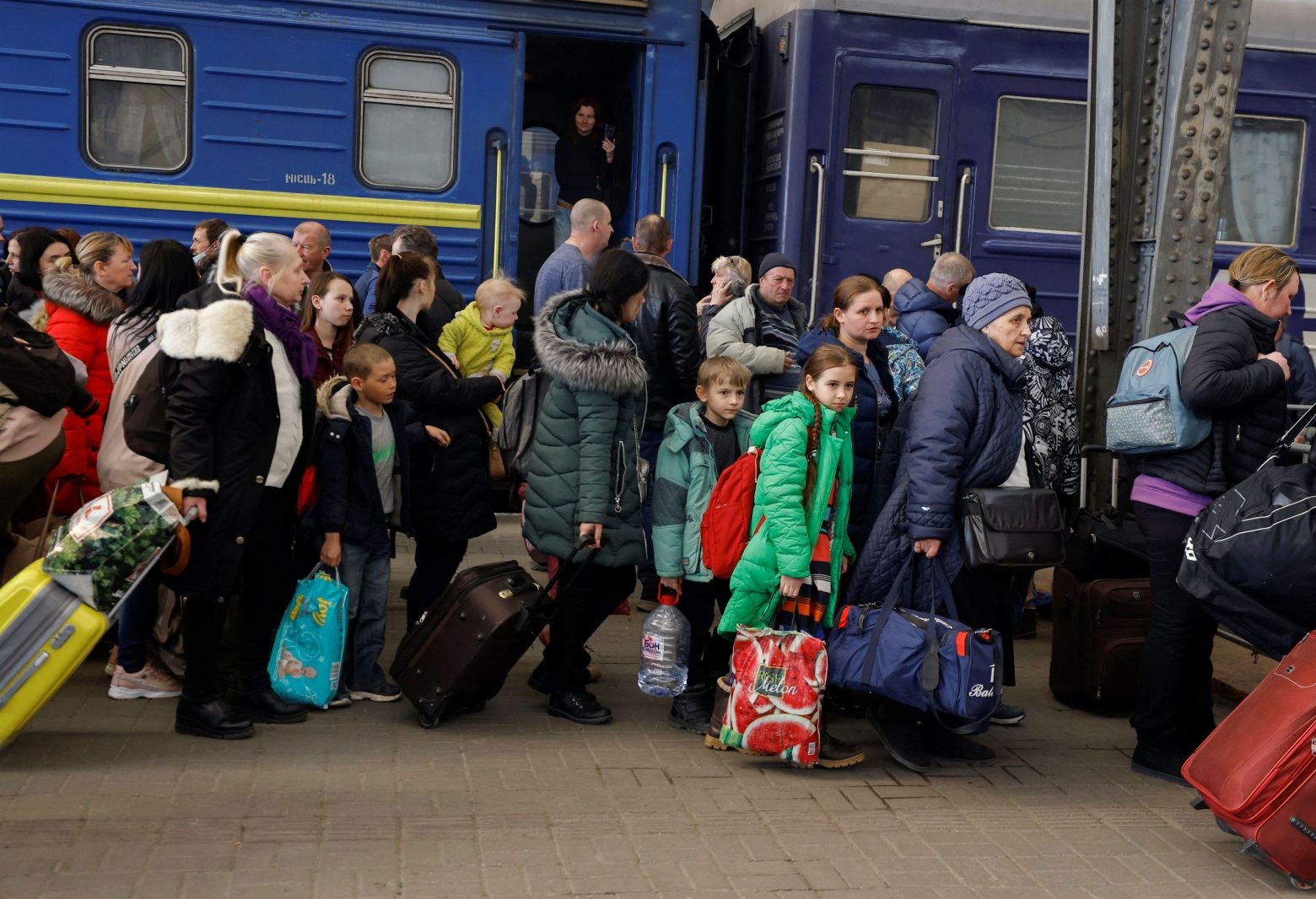 Πόλεμος στην Ουκρανία: Περισσότερα από τα μισά παιδιά έχουν γίνει πρόσφυγες