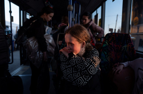 Πόλεμος στην Ουκρανία: Ένστολοι εθελοντές στα πολωνικά σύνορα – Υποστηρίζουν ότι προστατεύουν γυναίκες και παιδιά