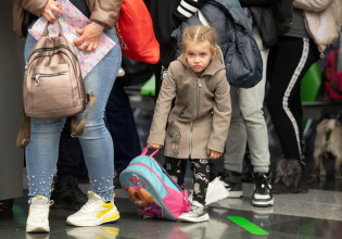 Ουκρανία: Άλλοι 278 πρόσφυγες έφτασαν στην Ελλάδα, ανάμεσά τους 74 παιδιά