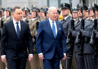 Τζο Μπάιντεν: «Η Ρωσία στραγγαλίζει τη Δημοκρατία»