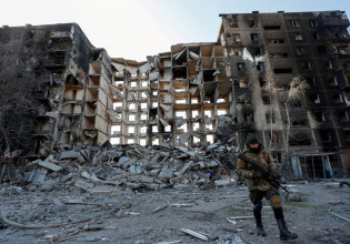 Μαριούπολη: Έπαθλο στρατηγικής σημασίας για τη Ρωσία, σύμβολο αντίστασης για την Ουκρανία