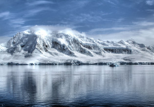 Οι πόλοι φλέγονται: Θερμοκρασίες έως και 40 βαθμούς πάνω από το κανονικό πλήττουν ταυτόχρονα Ανταρκτική και Αρκτική
