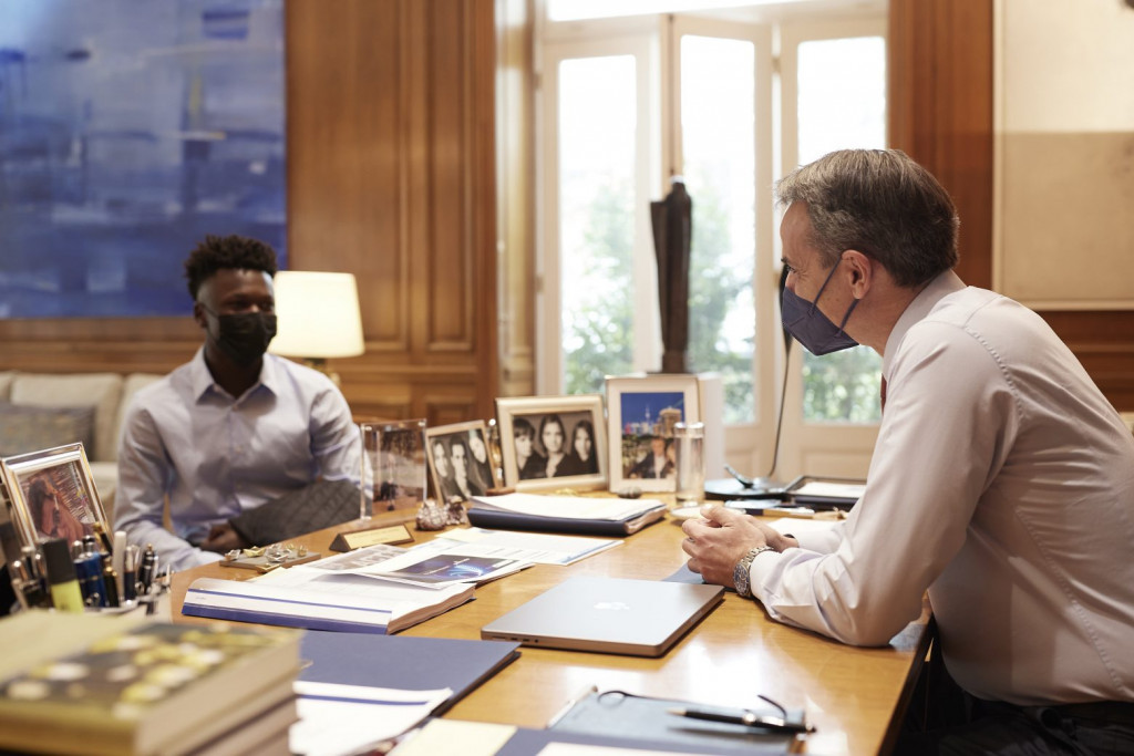 Κυριάκος Μητσοτάκης: Συναντήθηκε στο Μαξίμου με τον 17χρονο αριστούχο μαθητή Σαϊντού Καμαρά