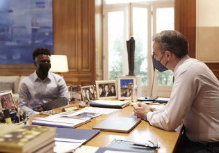 Κυριάκος Μητσοτάκης: Συναντήθηκε στο Μαξίμου με τον 17χρονο αριστούχο μαθητή Σαϊντού Καμαρά