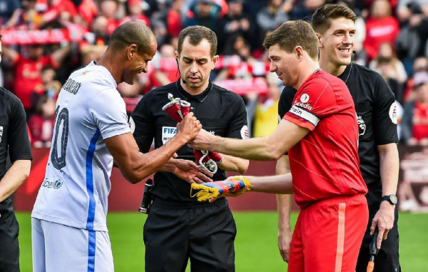 Απίθανο: Τζιοβάνι και Ριβάλντο πήραν… εκδίκηση από τον Τζέραρντ μέσα στο Άνφιλντ