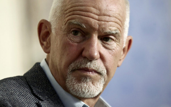 Πάτρα: Χαρούμενο διάλλειμα για τον πρώην πρωθυπουργό Γιώργο Παπανδρέου