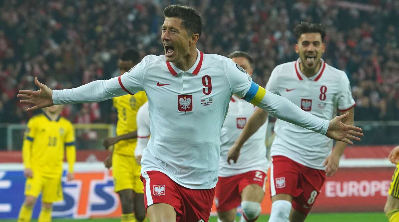 Πολωνία – Σουηδία 2-0: Ο Λεβαντόφσκι έστειλε τους Πολωνούς στο Μουντιάλ