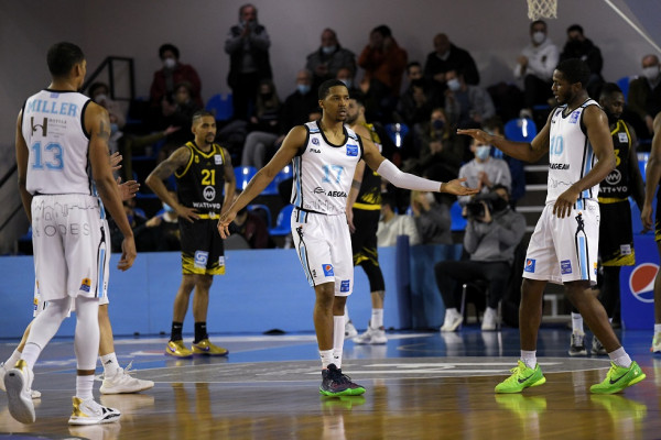 Μεγάλη νίκη του Κολοσσού (77-64)