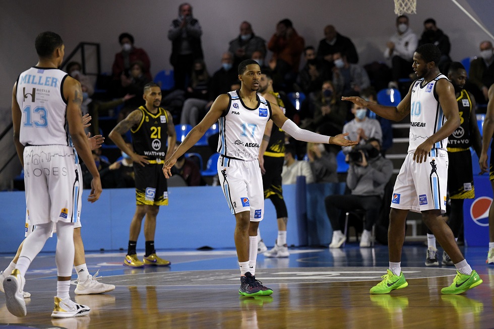 Μεγάλη νίκη του Κολοσσού (77-64)