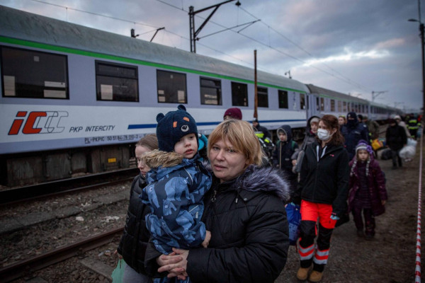 Πολωνία: Σταμάτησαν τα τρένα στην Πολωνία – Σε αναμονή οι πρόσφυγες από την Ουκρανία