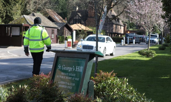 Κλιμακώνονται οι… εντάσεις στο κτήμα 3 δισ. λιρών της Βρετανίας που οι Ρώσοι ολιγάρχες αποκαλούν σπίτι τους