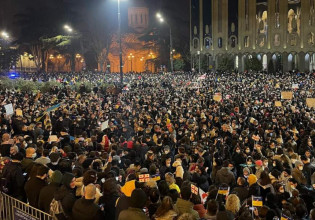 Γεωργία: Μαζική διαδήλωση στην Τιφλίδα υπέρ της Ουκρανίας