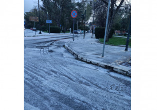 Κέρκυρα: Το χαλάζι «άσπρισε» τους δρόμους στο κέντρο της πόλης