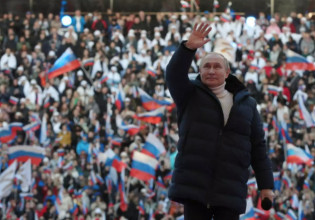 Πόλεμος στην Ουκρανία: Το BBC αποδομεί την εκδήλωση Πούτιν – Κάνει λόγο για «στημένη φιέστα» με θεατές κρατικούς υπαλλήλους