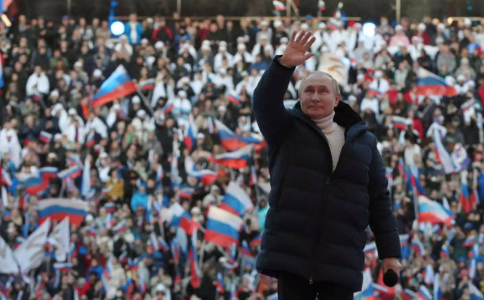 Πόλεμος στην Ουκρανία: Το BBC αποδομεί την εκδήλωση Πούτιν - Κάνει λόγο για «στημένη φιέστα» με θεατές κρατικούς υπαλλήλους