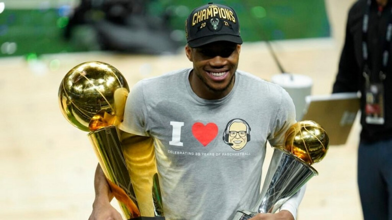 Αντετοκούνμπο: Θέλω κι άλλο πρωτάθλημα – Δεν καίγομαι για το βραβείο του MVP