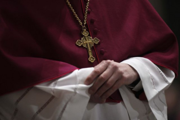 ΗΠΑ: Πρώην επίσκοπος συγκάλυπτε επί 25 χρόνια υποθέσεις σεξουαλικής κακοποίησης παιδιών από ιερείς
