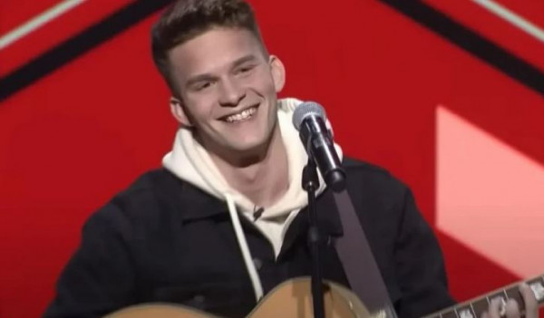 Ο Θάνος Λάμπρου που εντυπωσίασε στο «X Factor» καλεσμένος στο «Mega Καλημέρα»