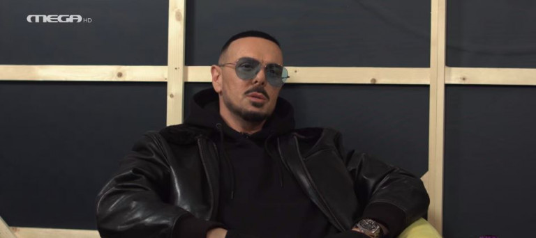 O Nίκος Βουρλιώτης αποκάλυψε από που εμπνεύστηκε για το «Μαζί μου ασχολείσαι…»