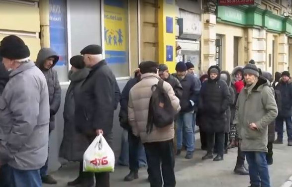 Ουκρανία: Ουρές έξω από κλειστά φαρμακεία - Ψάχνουν χάπια ιωδίου υπό το φόβο διαρροής ραδιενέργειας στη Ζαπορίζια