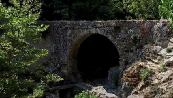 Σπάρτη: Το γεφύρι που διέσχιζαν αρχαίοι πάνοπλοι Σπαρτιάτες είναι ακόμα όρθιο