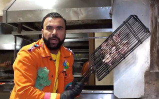 Περικλής Κονδυλάτος: Δουλεύει σε χασαποταβέρνα και το ευχαριστιέται