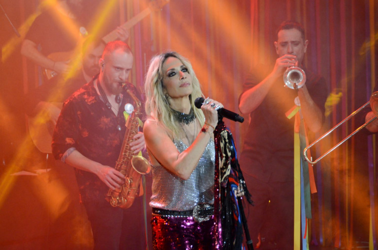 Σπίτι με το MEGA: Ξέφρενη βραδιά με την «απόλυτη» Άννα Βίσση σε ρυθμούς καρναβαλιού