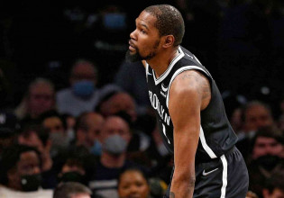 Ντουράντ: «Είναι γελοίο να μπαίνουν ανεμβολίαστοι στο γήπεδο και ο Κάιρι να μην παίζει»