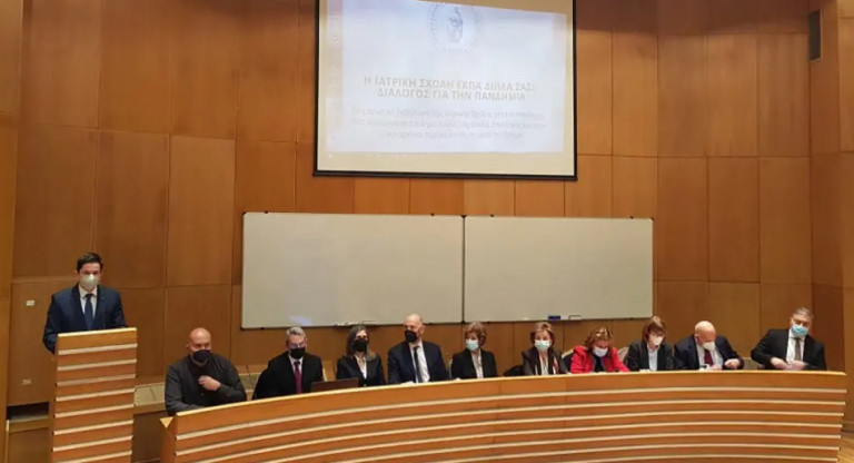 Νωρίς για να καταργήσουμε τις μάσκες στα σχολεία – Ποιά είναι η διεθνής τάση σύμφωνα με Τσιόδρα