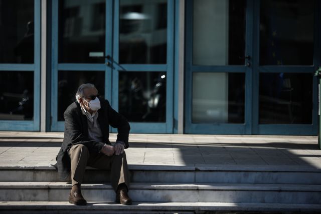 Θεμιστοκλέους: Εξετάζεται η κατάργηση του προστίμου των 100 ευρώ στους ανεμβολίαστους άνω των 60 ετών