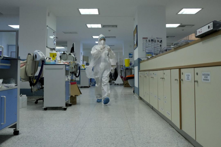 Κρήτη: Διασωληνώθηκε ο πρώτος ασθενής με Όμικρον 2