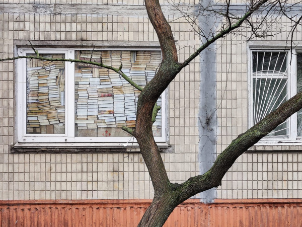 Πόλεμος στην Ουκρανία: Όταν τα βιβλία σε προστατεύουν… σώματι και πνεύματι