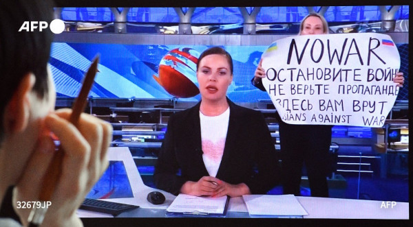 Ρωσία: Ελεύθερη η Μαρίνα Οβσιανίκοβα – Το δικαστήριο της επέβαλε χρηματικό πρόστιμο