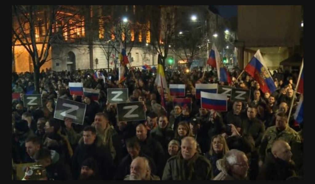 Πόλεμος στην Ουκρανία: Οι Σέρβοι, μόνοι στον κόσμοι, διαδηλώνουν υπέρ της Ρωσίας