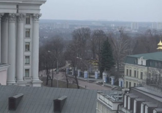 Ουκρανία: Προς κλιμάκωση η ρωσική επίθεση – Αγωνία για την απομάκρυνση αμάχων και νέος γύρος διαπραγματεύσεων