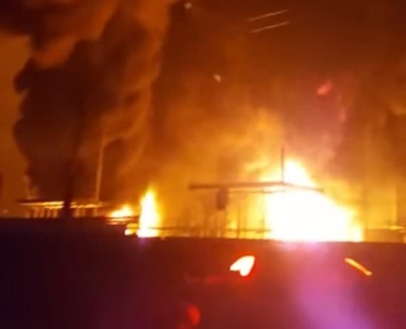 Πόλεμος στην Ουκρανία: Ρωσικός πύραυλος έπληξε δεξαμενή πετρελαίου - Μεγάλη φωτιά κατακαίει τις εγκαταστάσεις