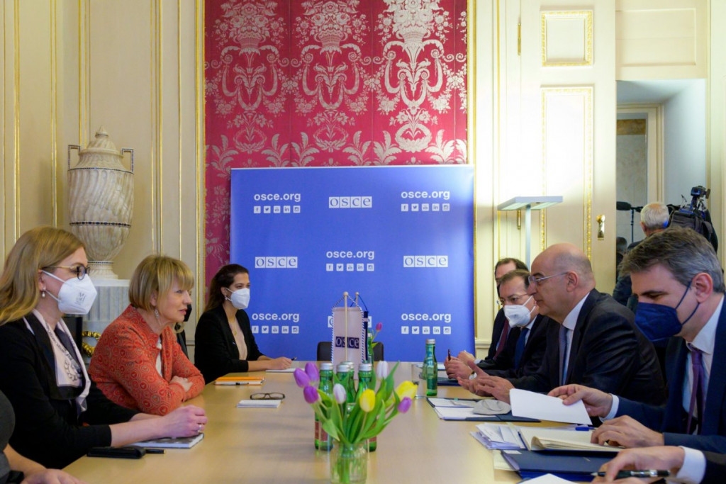 ΥΠΕΞ: «Θα κάνουμε ό,τι μπορούμε για να φέρουμε τον Έλληνα πρόξενο ασφαλή» από τη Μαριούπολη πίσω στην Ελλάδα