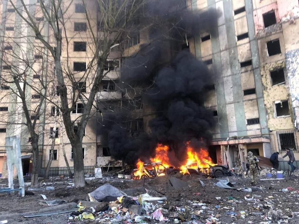 Πόλεμος στην Ουκρανία: Έκρηξη σε πολυκατοικία στο Κίεβο – Τραυματίστηκαν πέντε άνθρωποι