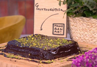 Ο Τίμος Ζαχαράτος ετοιμάζει την πιο εύκολη φουντουκόπιτα