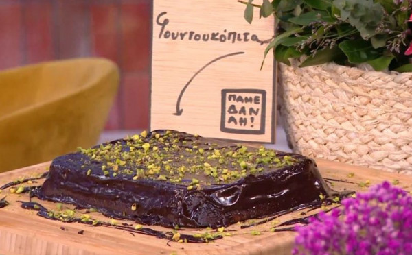 Ο Τίμος Ζαχαράτος ετοιμάζει την πιο εύκολη φουντουκόπιτα