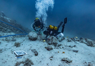 Εντυπωσιακές φωτογραφίες από το αρχαιολογικό ναυάγιο στους Φούρνους