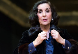 Κατακεραυνώνει η Νένα Μεντή τα ριάλιτι: «Κάποιες ώρες το βράδυ θέλω το αποβλακωτικό μου»