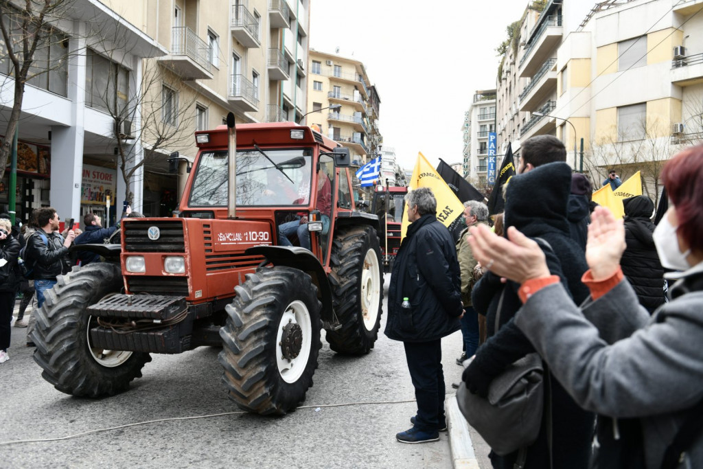 Συλλαλητήριο: Έξω από το ΥπΑΑΤ διαδηλώνουν οι αγρότες