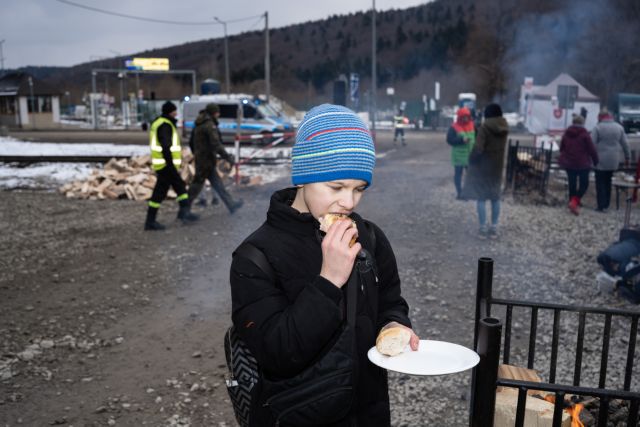 Πόλεμος στην Ουκρανία: Ένα απέραντο συλλογικό τραύμα στα σύνορα με την Πολωνία