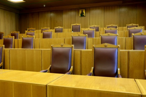 ΣτΕ: Τι ζητεί με την προσφυγή του Ρώσος επιχειρηματίας που διαμένει στην Ελλάδα